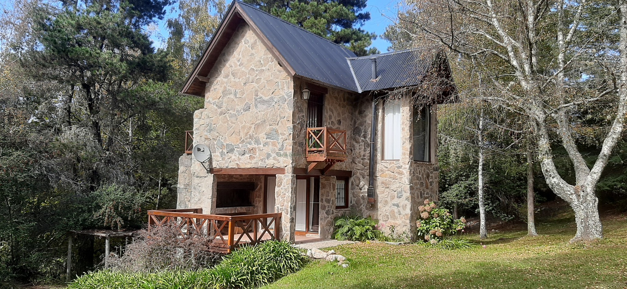Cabaña de piedra en Villa Berna de 123m2  , con  amplio parque