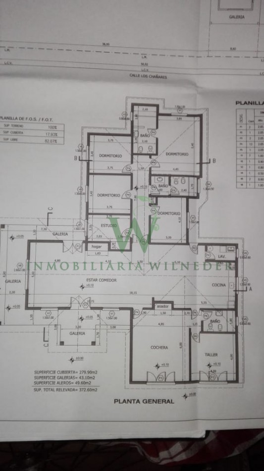 Casa con  5 dormitorios, 3 baños, gas natural . (COD 466)