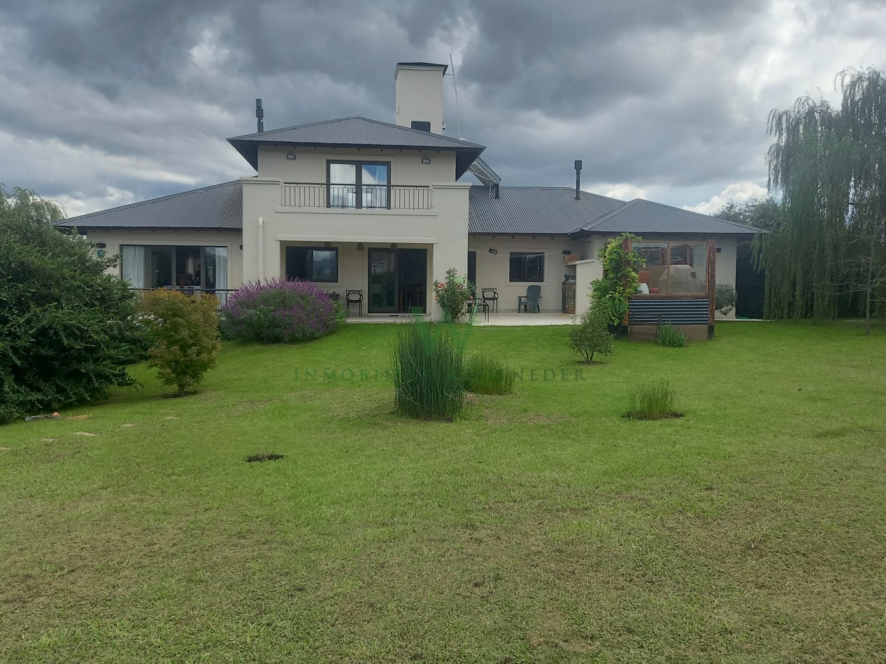 Casa en Club de Campo Altos del Corral de 343m2 , 5 dormitorios (COD 629)