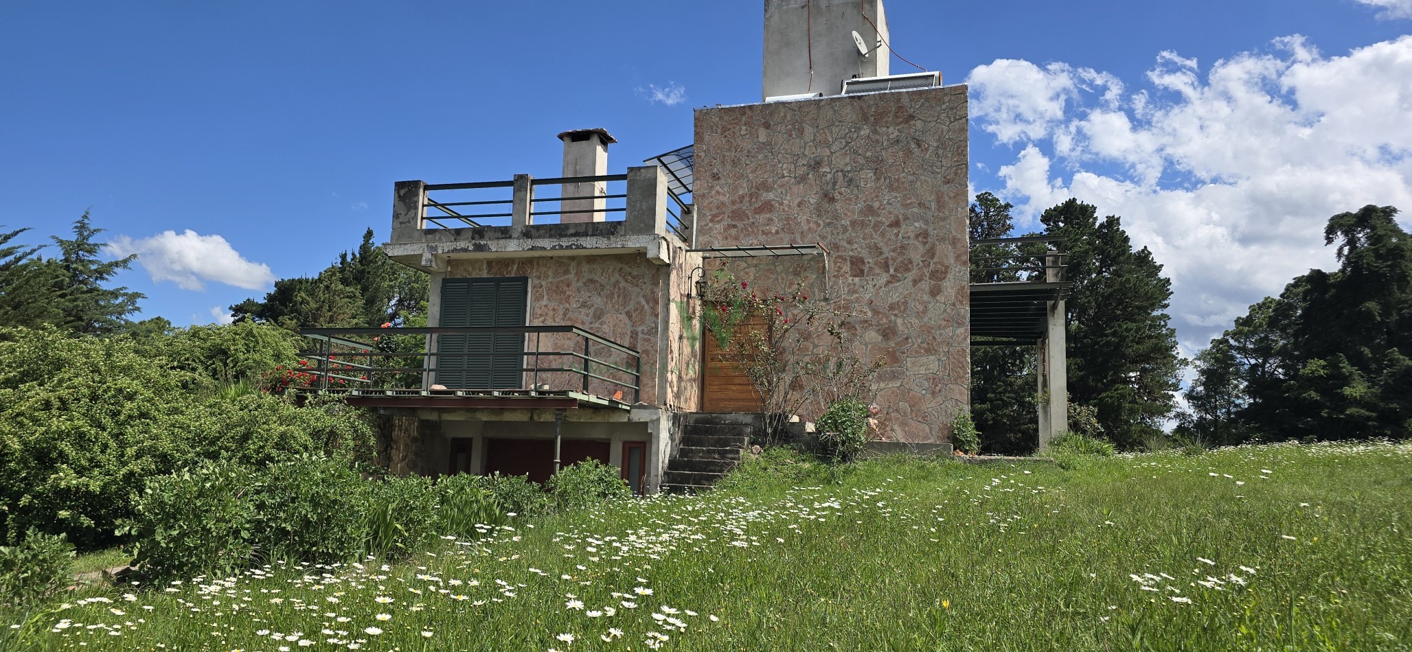 Villa Berna. Fraccion 1 ha con amplia vivienda a terminar