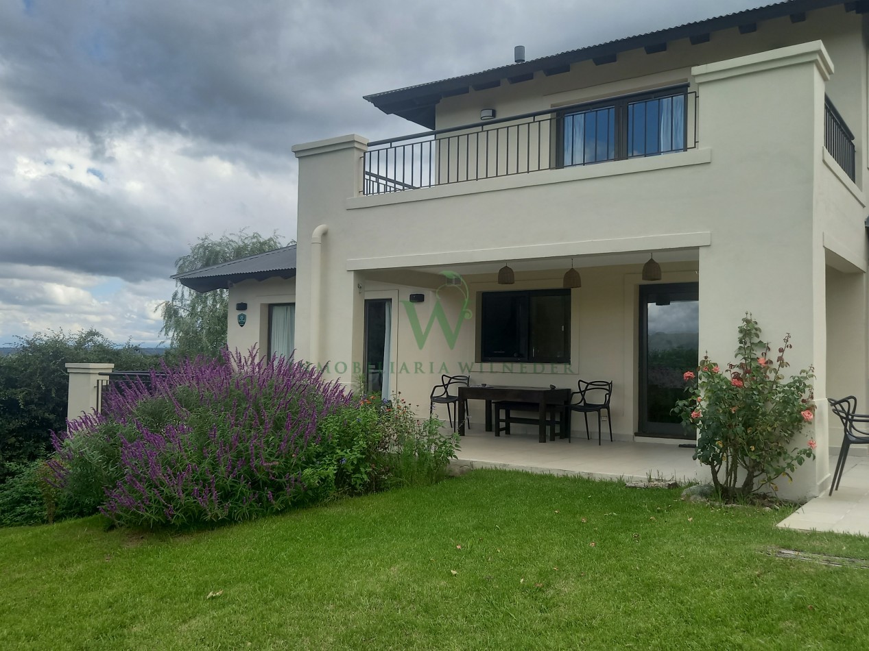 Casa en Club de Campo Altos del Corral de 343m2 , 5 dormitorios (COD 629)