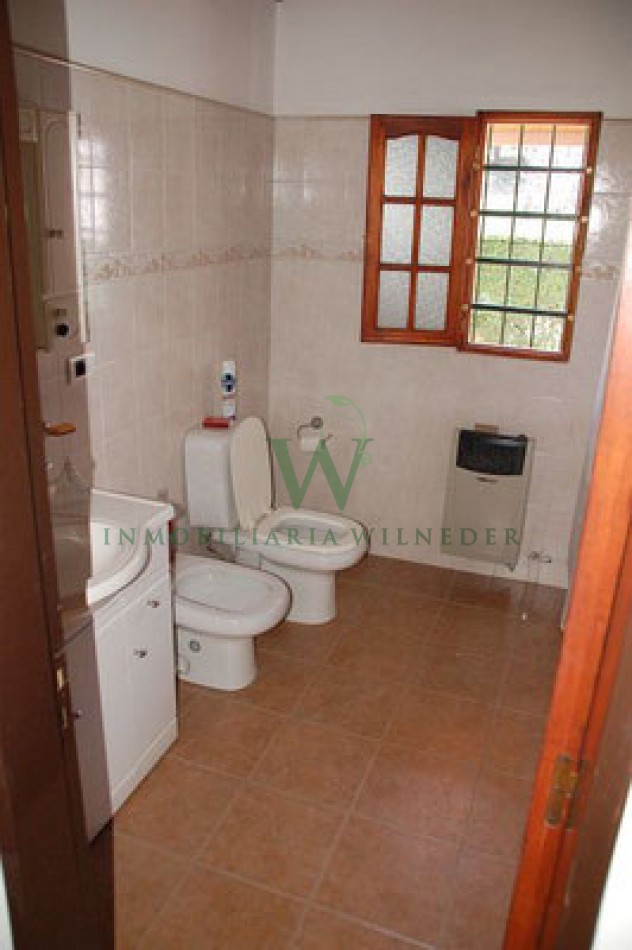 COD 658- Vivienda 2 dormitorios, parque de 2492m2, GAS NATURAL