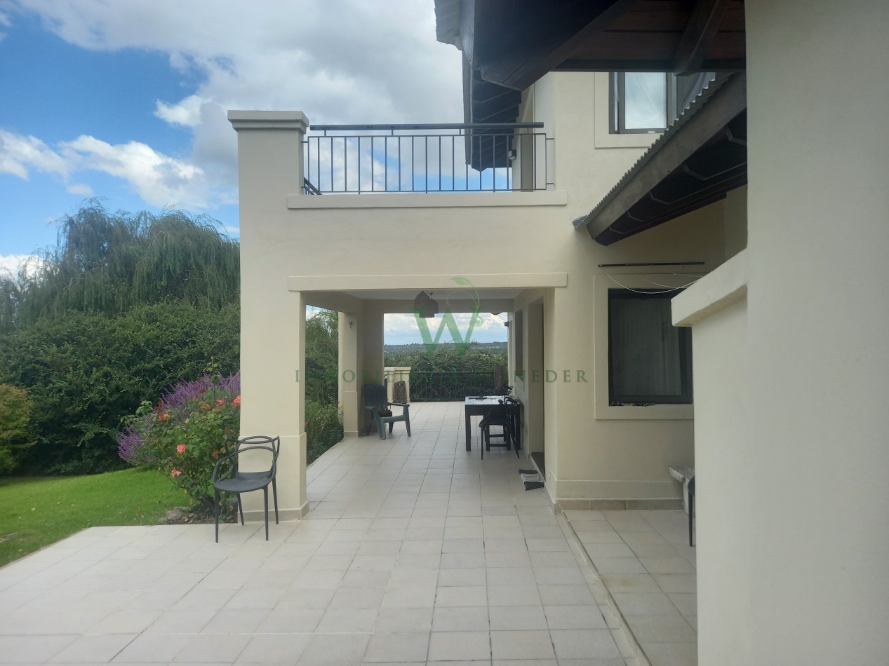 Casa en Club de Campo Altos del Corral de 343m2 , 5 dormitorios (COD 629)