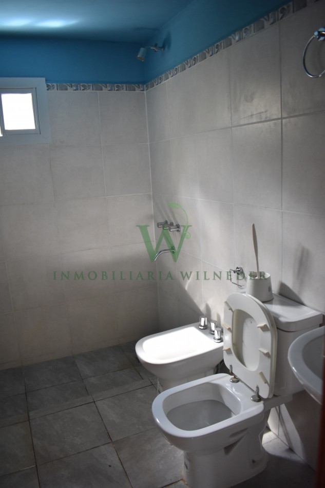  Casa 4 dormitorios, 2 baños, Barrio Villa Castelar ( COD 463)