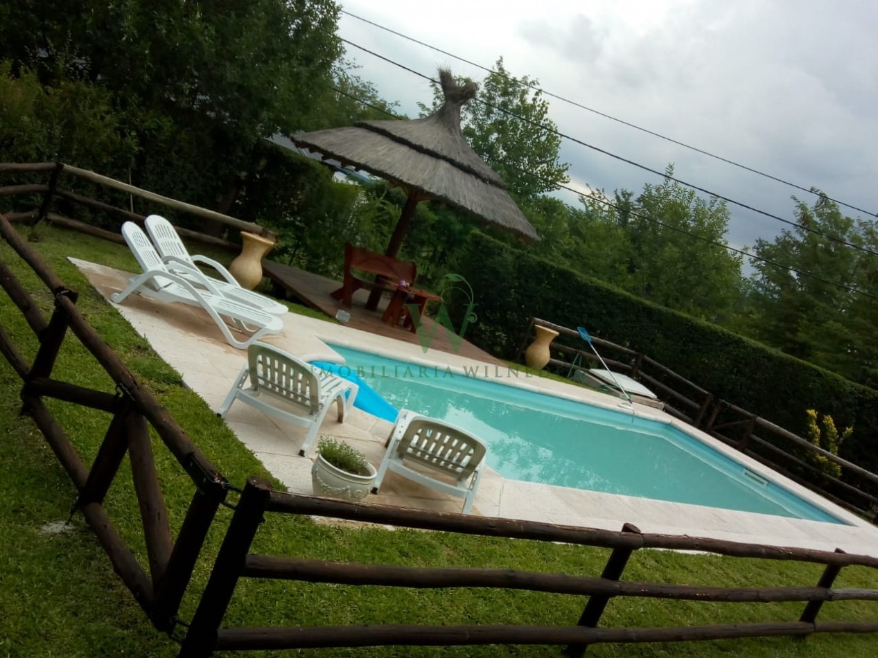 Casa 2 dormitorios + monoambiente y piscina. (COD 555)