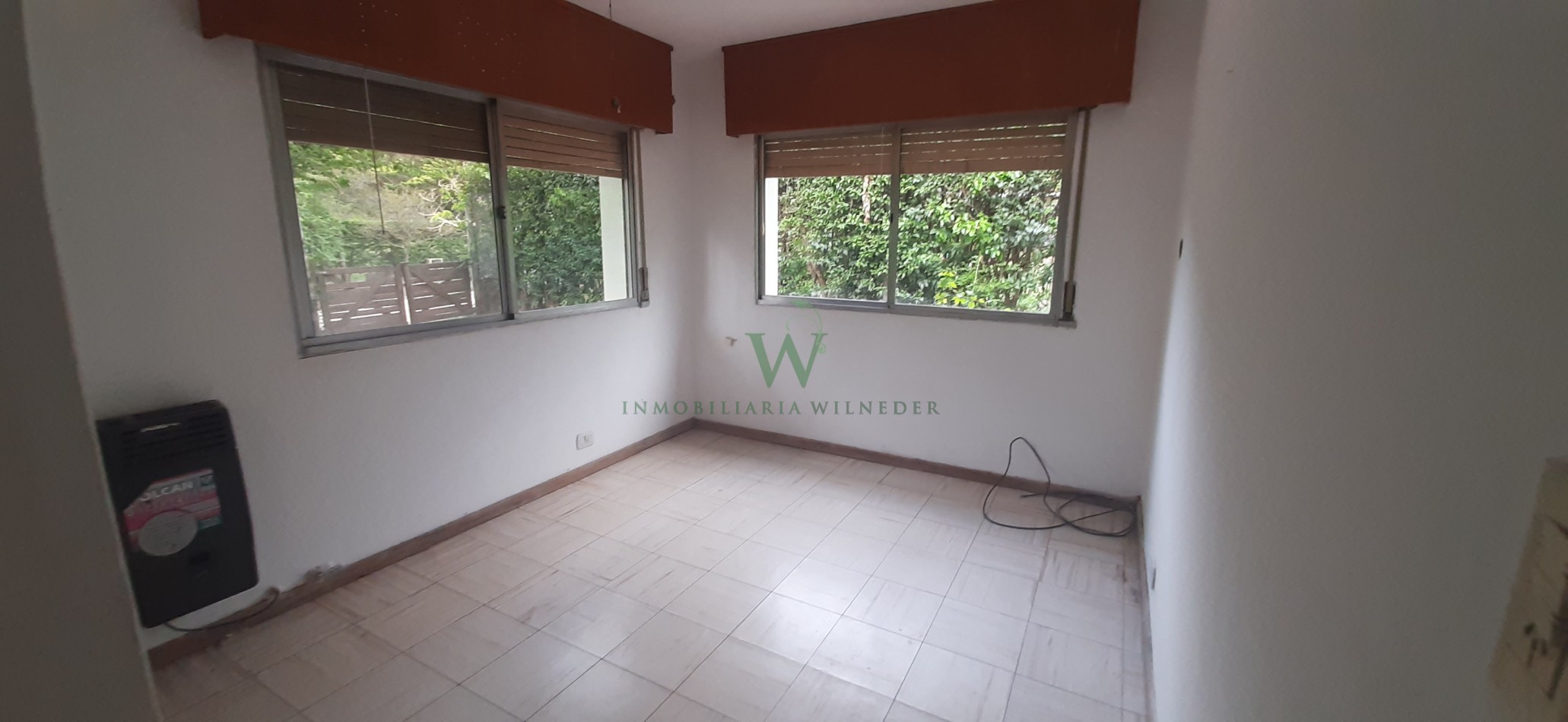 En venta 2 casas sobre terreno de 1300m2- Gas natural. (COD 477)