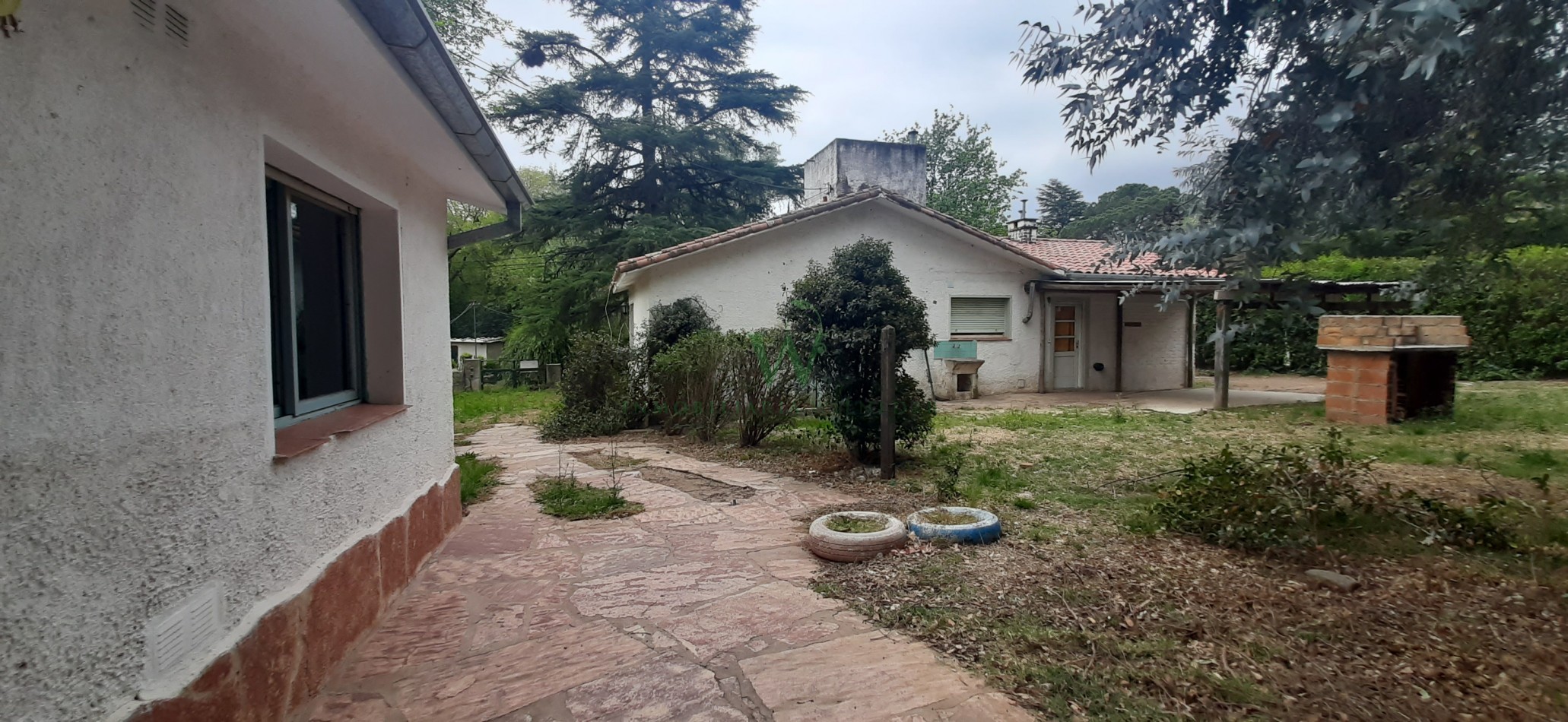 En venta 2 casas sobre terreno de 1300m2- Gas natural. (COD 477)
