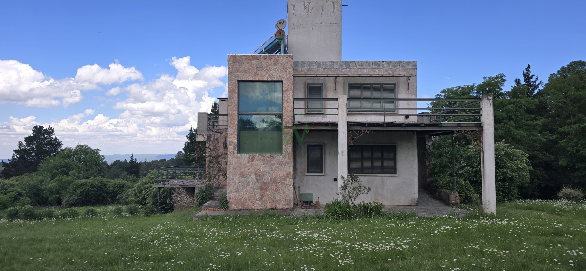 Villa Berna. Fraccion 1 ha con amplia vivienda a terminar
