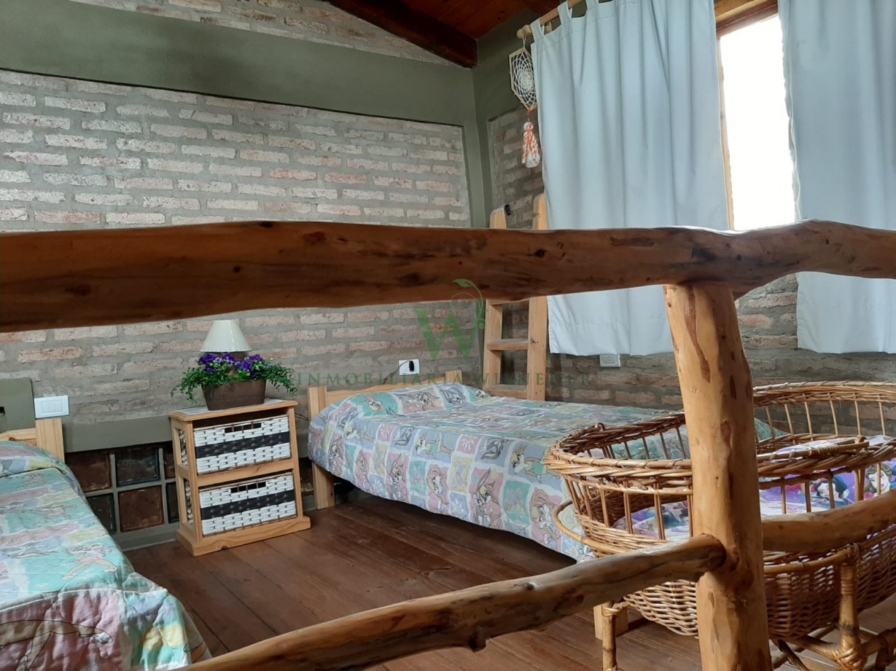 Casa 2 dormitorios + monoambiente y piscina. (COD 555)