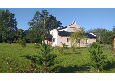 Campo de 3 ha con 2 casas y galpon en Villa Ciudad Parque COD (573)