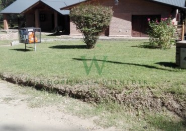 Casa con  5 dormitorios, 3 baños, gas natural . (COD 466)