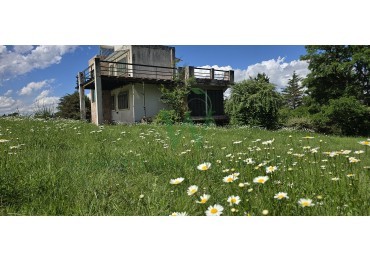 Villa Berna. Fraccion 1 ha con amplia vivienda a terminar