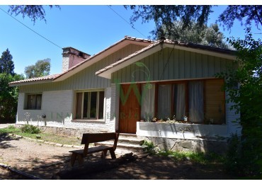 En venta 2 casas sobre terreno de 1300m2- Gas natural. (COD 477)