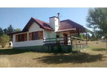 Casa frente al rio Los Reartes, zona de balneario (COD 489)